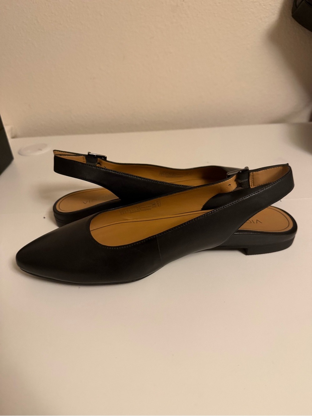 Vionic Jade Slingback Flats in black leather size 9 point toe - Picture 5 of 8